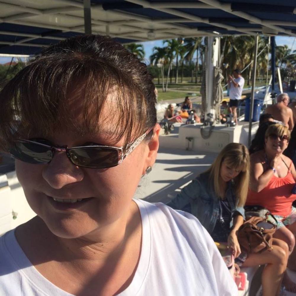 Meet your Posher, Crystal